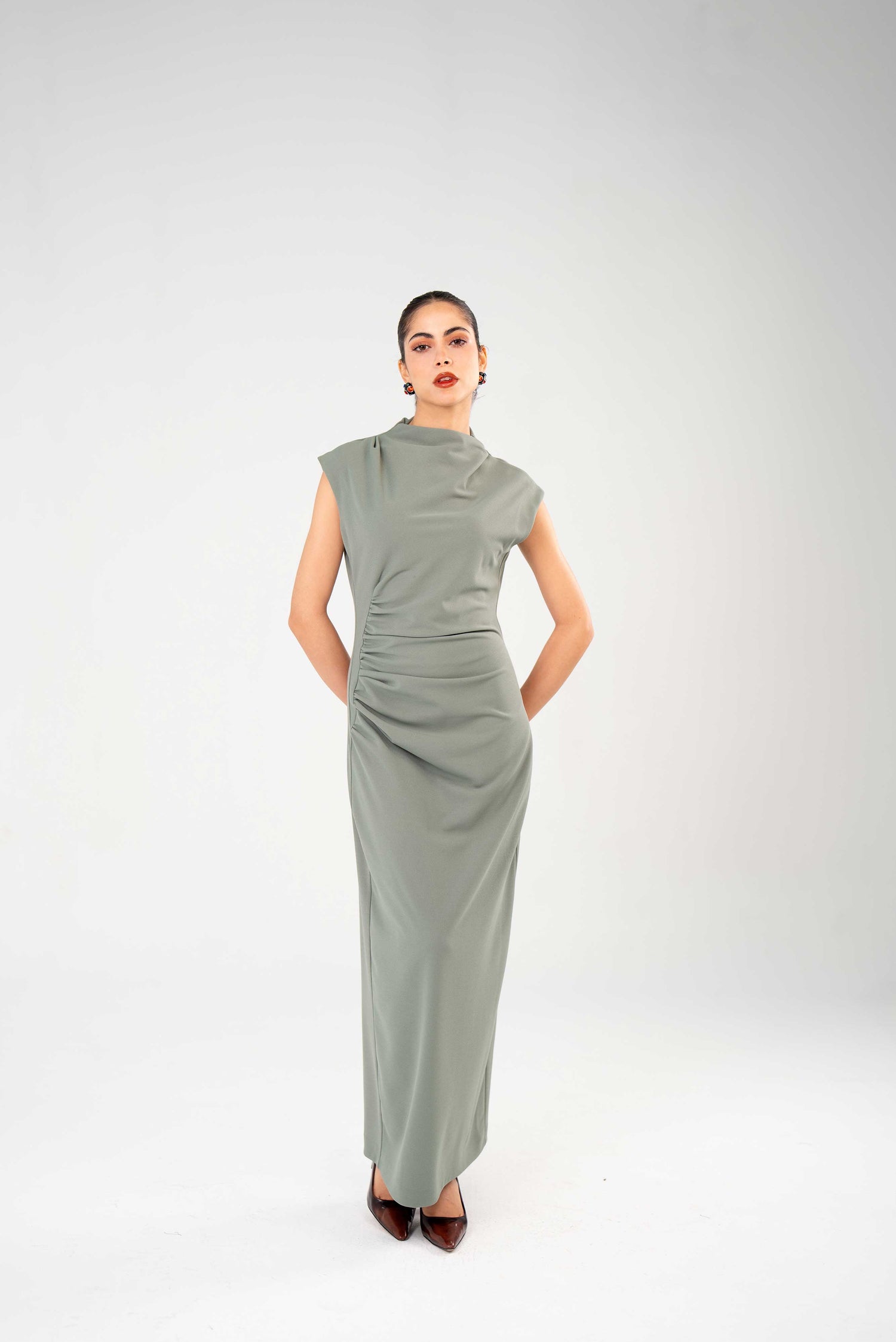 فستان بدون أكمام