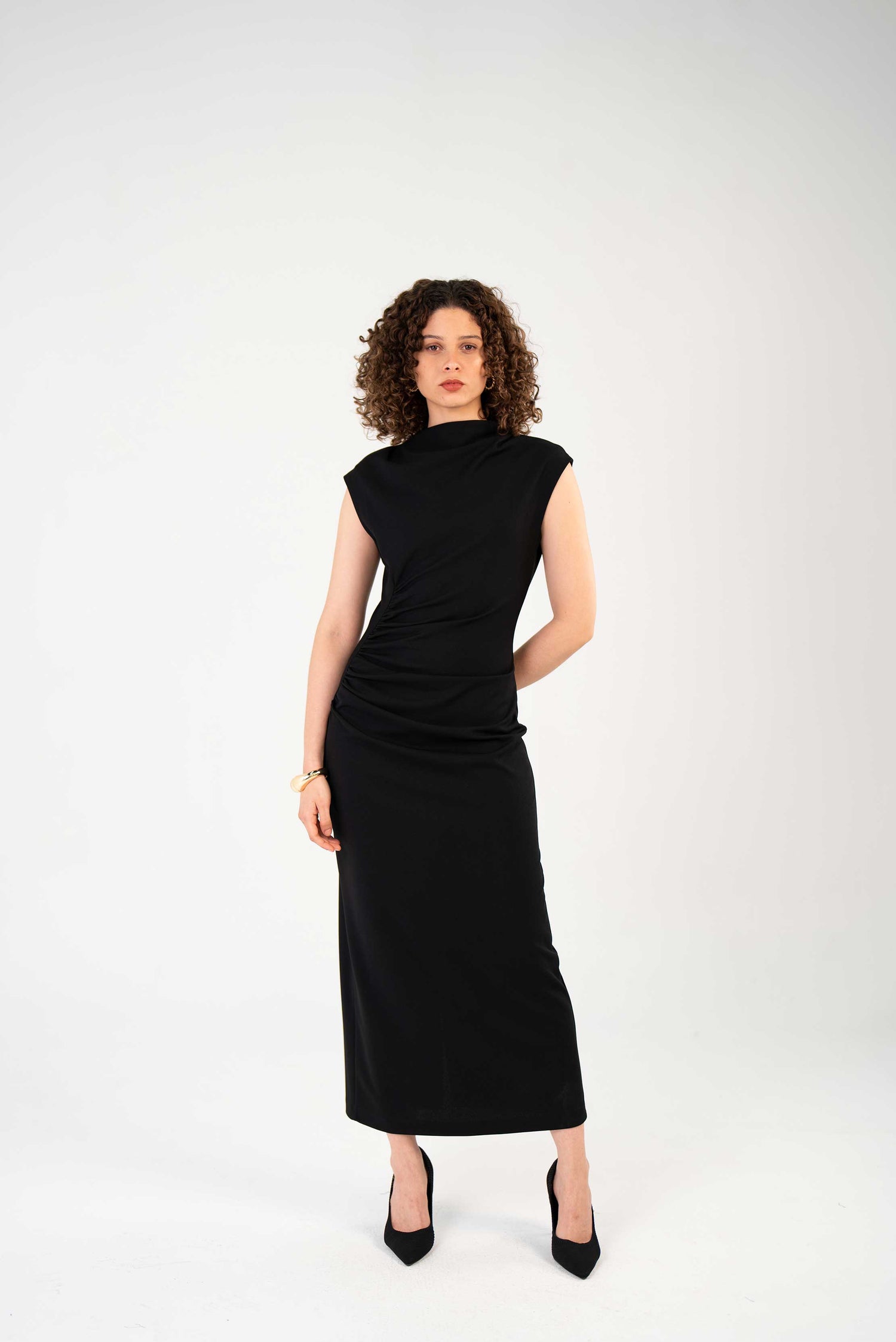 فستان بدون أكمام