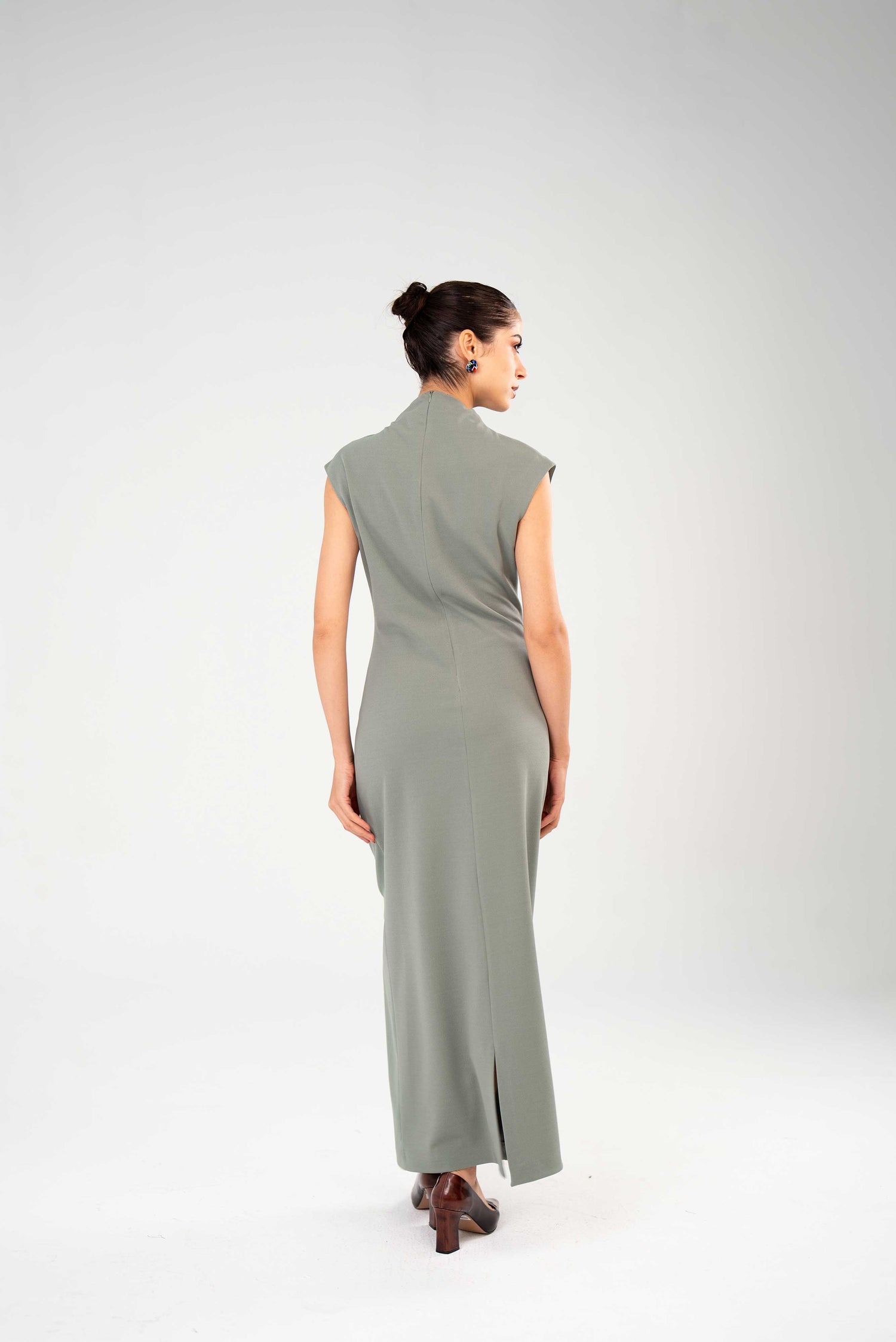 فستان بدون أكمام