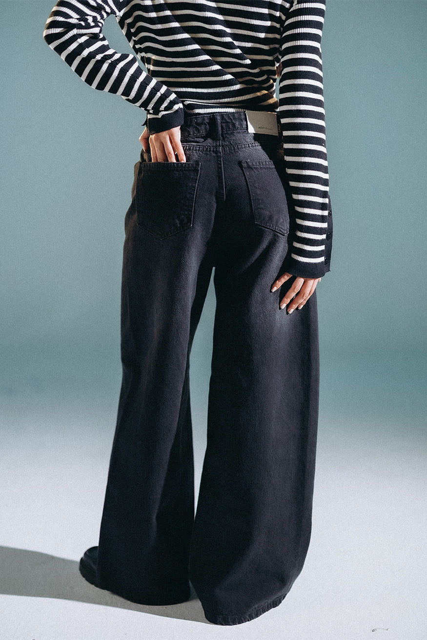 بنطال جينز واسع الساق