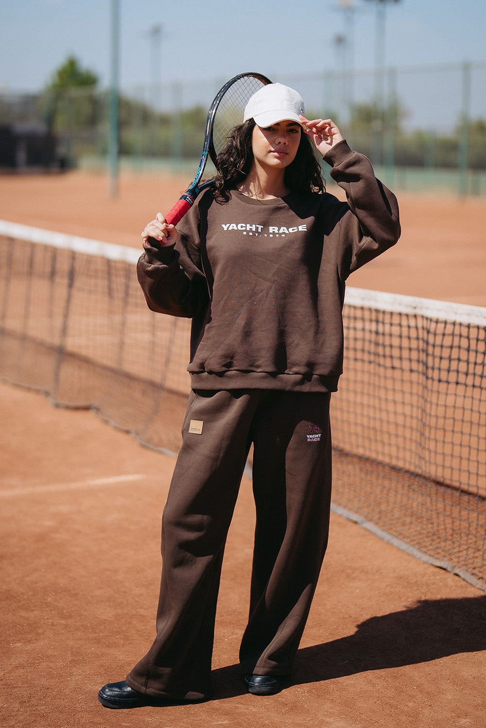 بنطال فليس واسع الأرجل