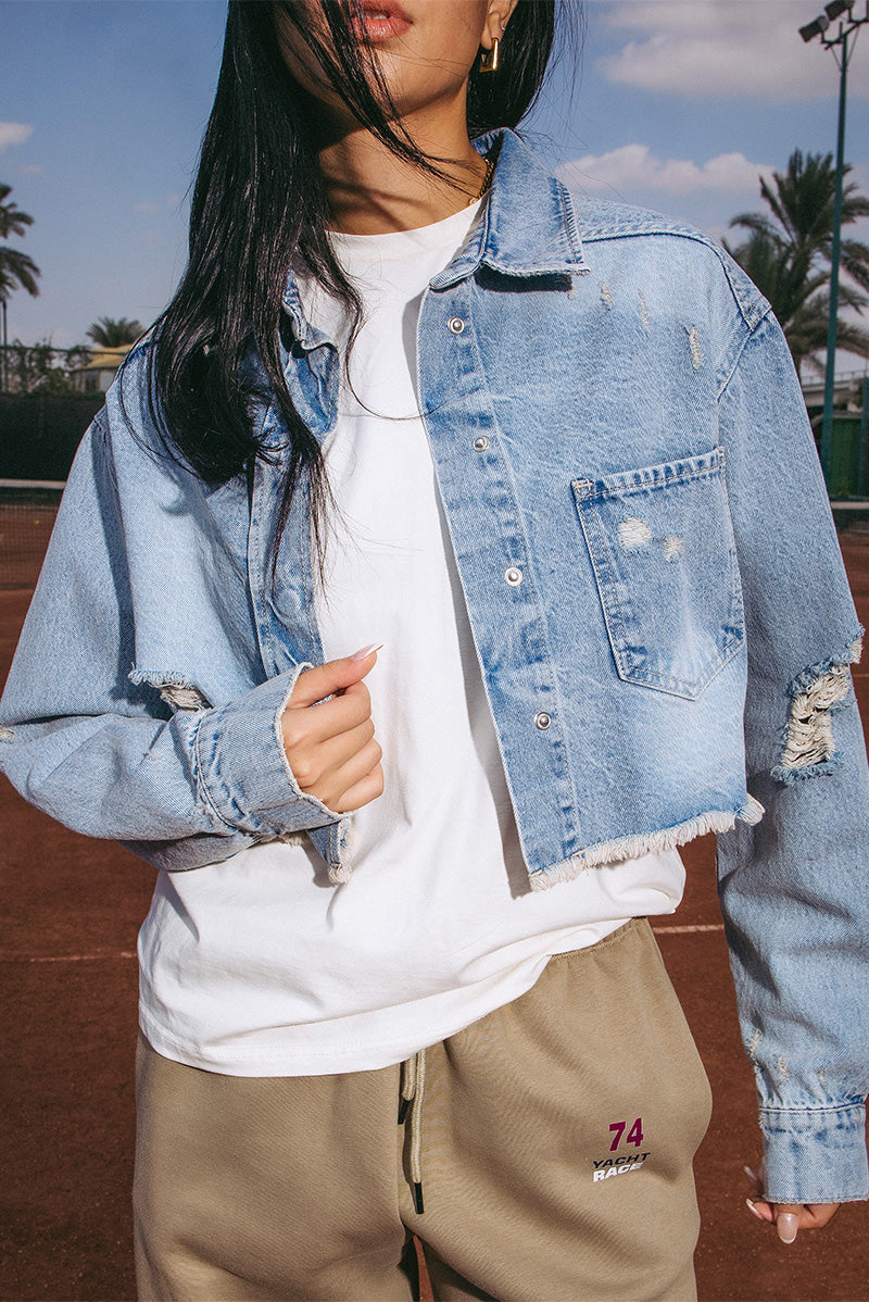 جاكيت جينز قصير