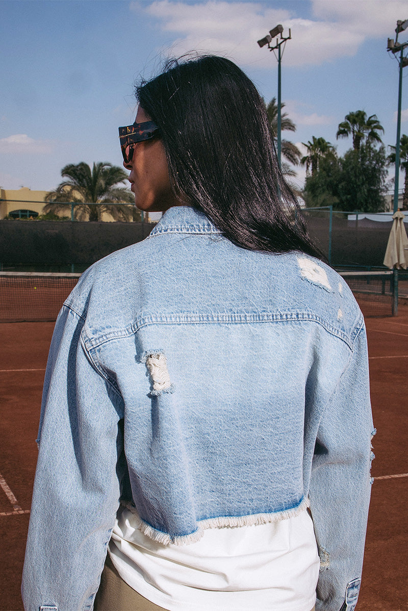 جاكيت جينز قصير