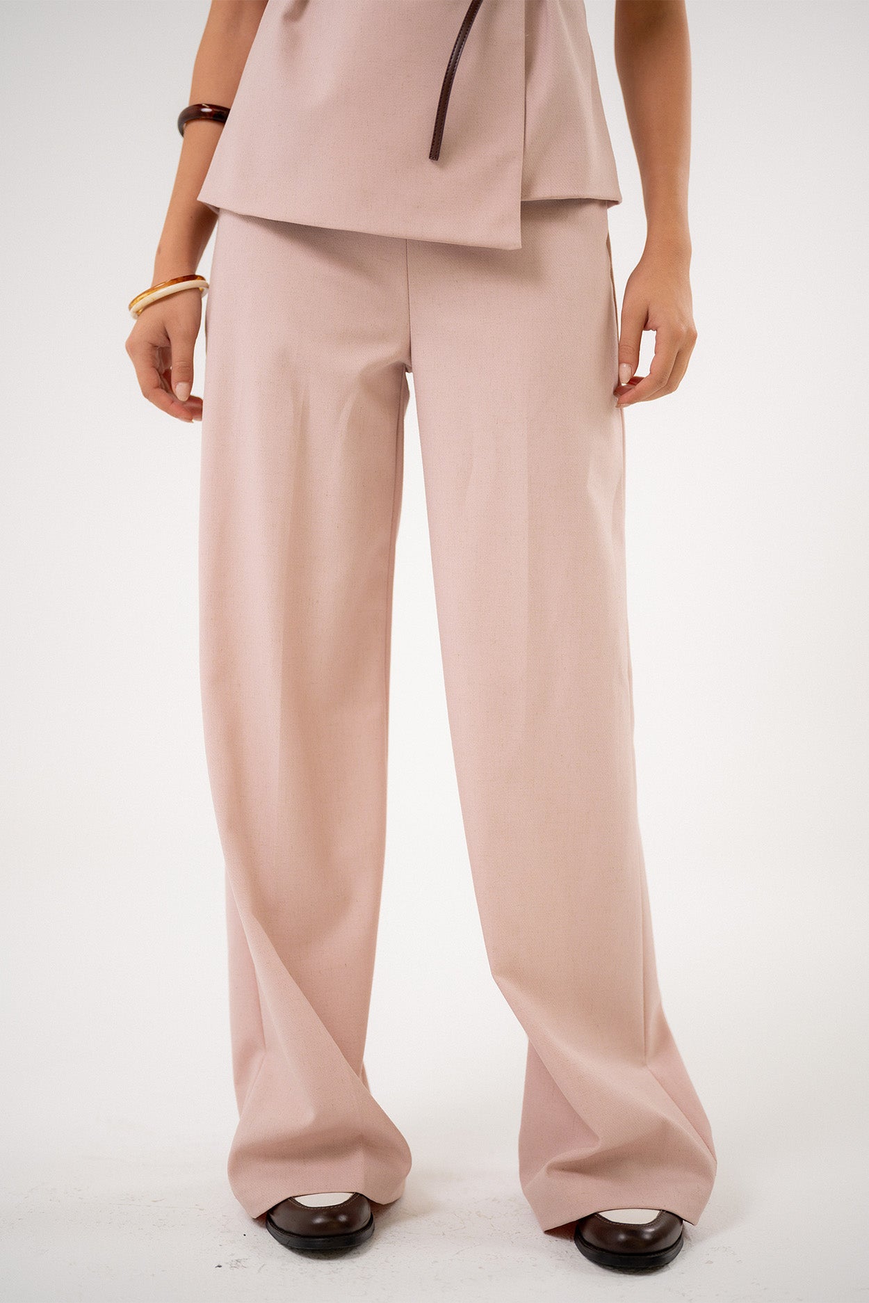 بنطال مفصّل بقصّة كلاسيكية