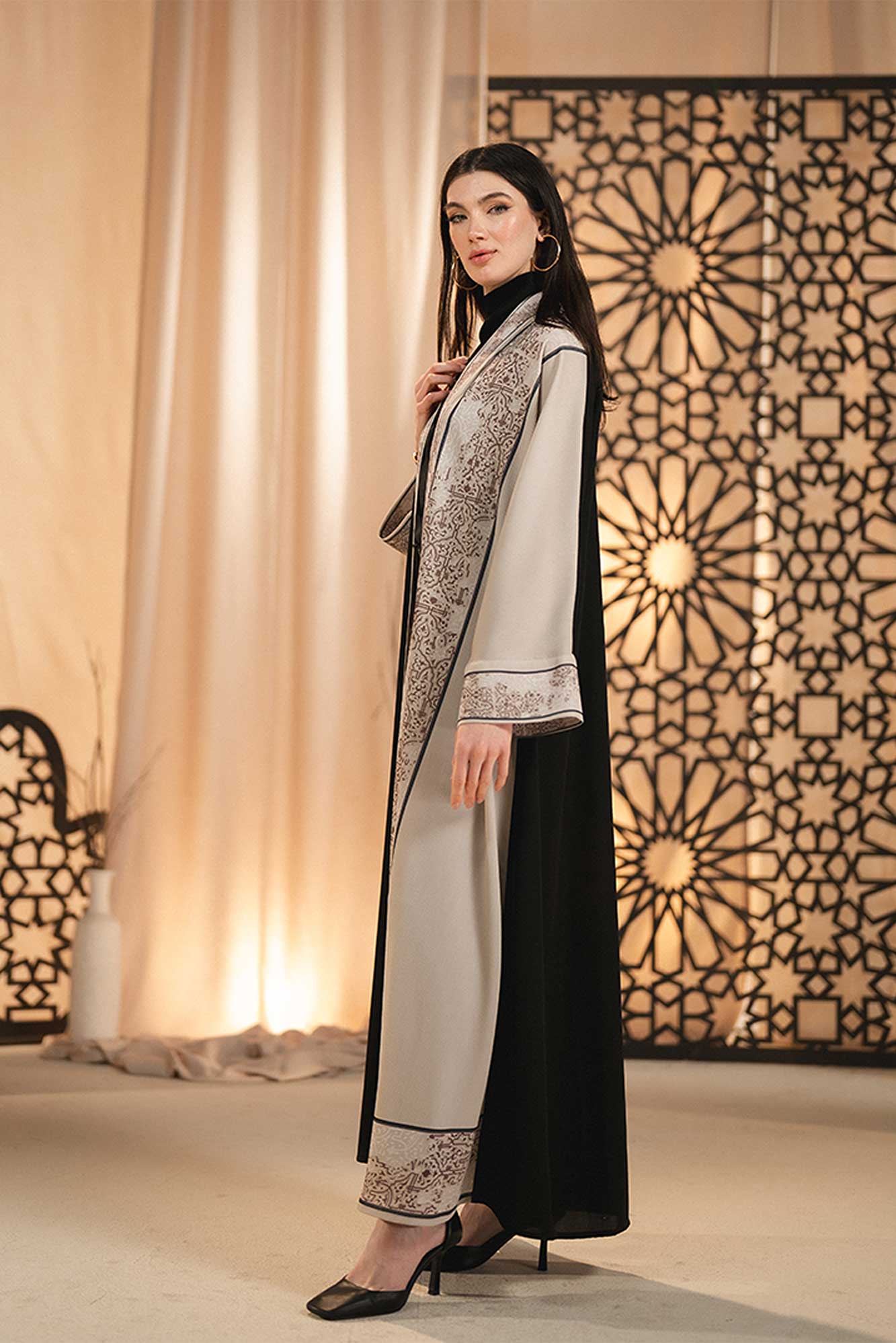 SILK ABAYA BLACK AND GRAY