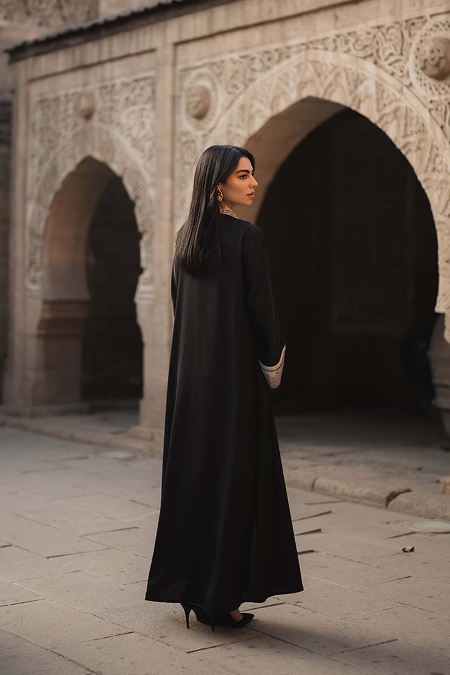 SILK ABAYA BLACK AND GRAY