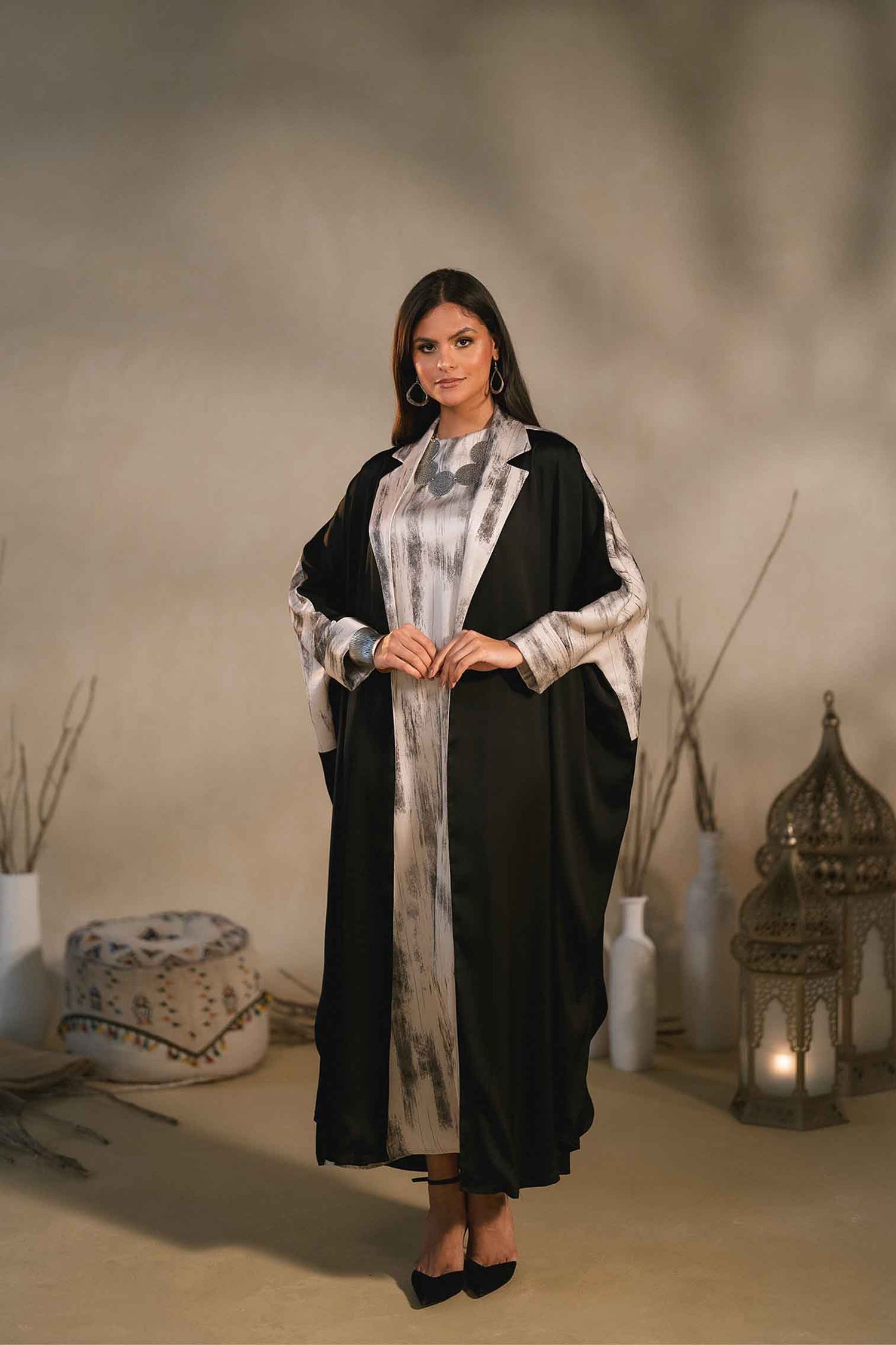 OPEN SILK ABAYA BLACK AND GRAY