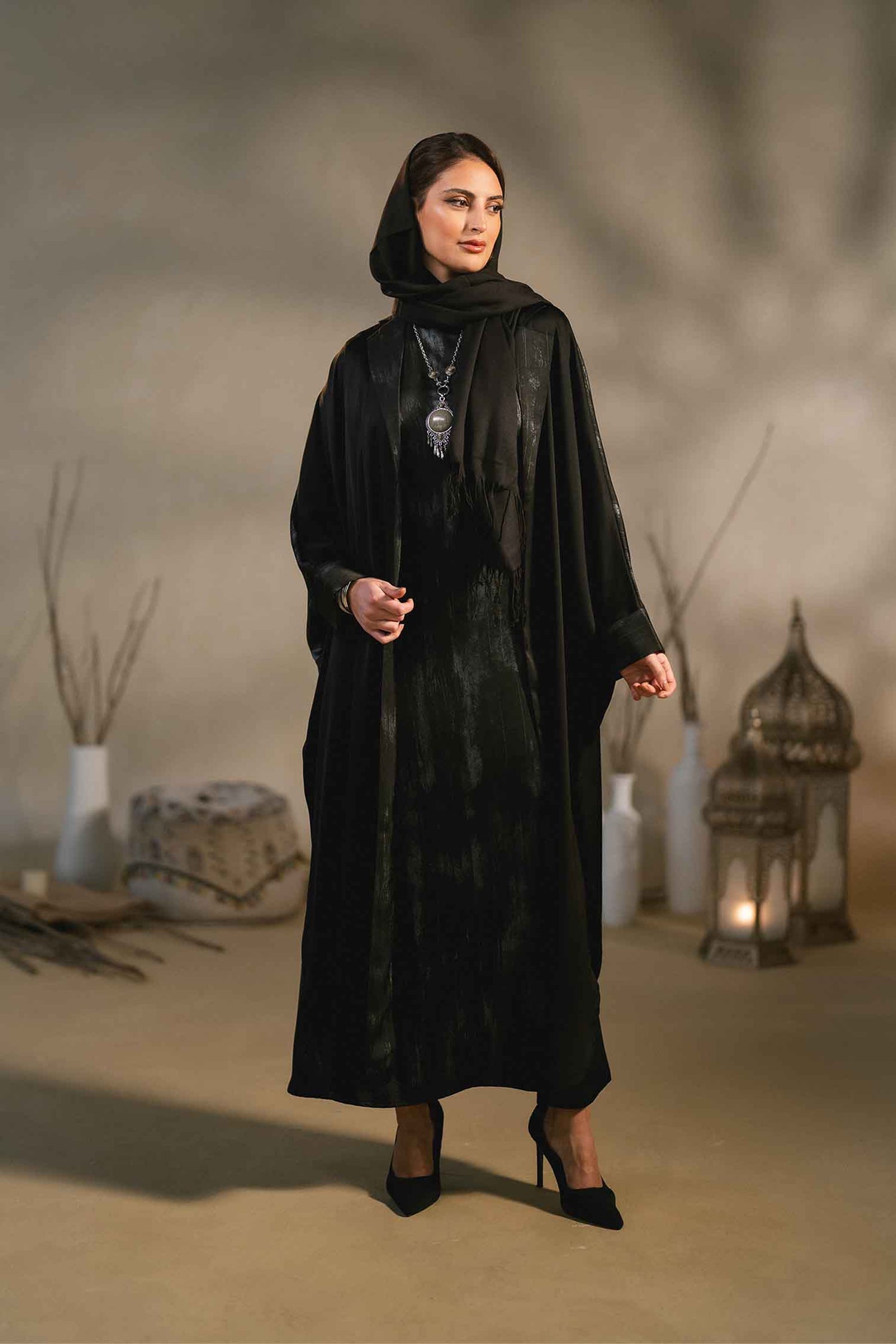 OPEN SILK ABAYA BLACK AND GRAY