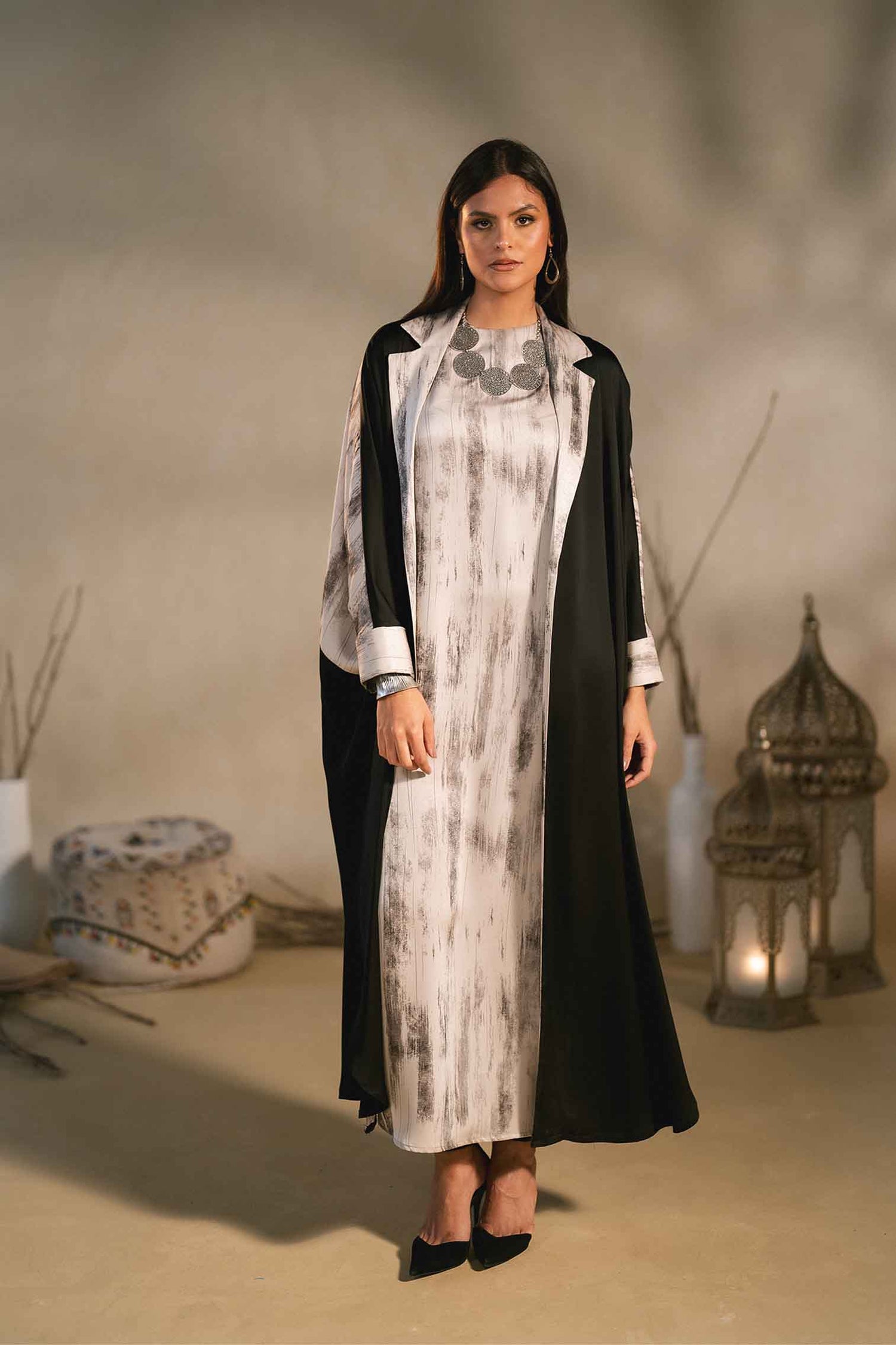 OPEN SILK ABAYA BLACK AND GRAY