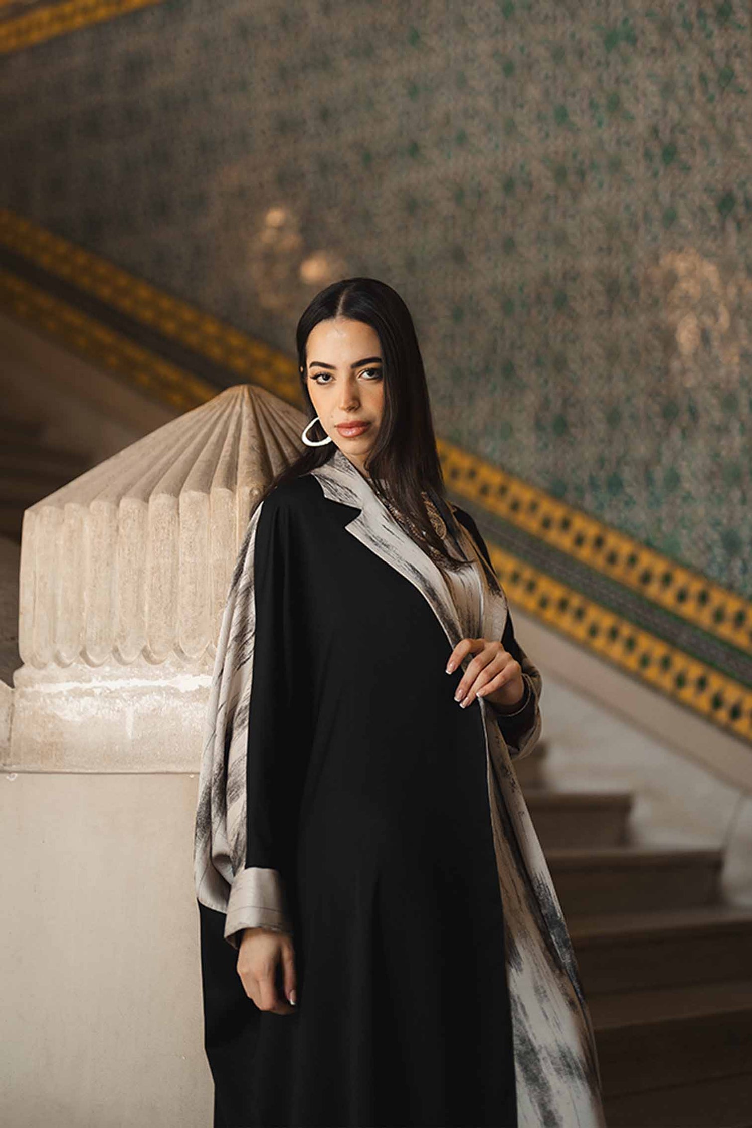 OPEN SILK ABAYA BLACK AND GRAY