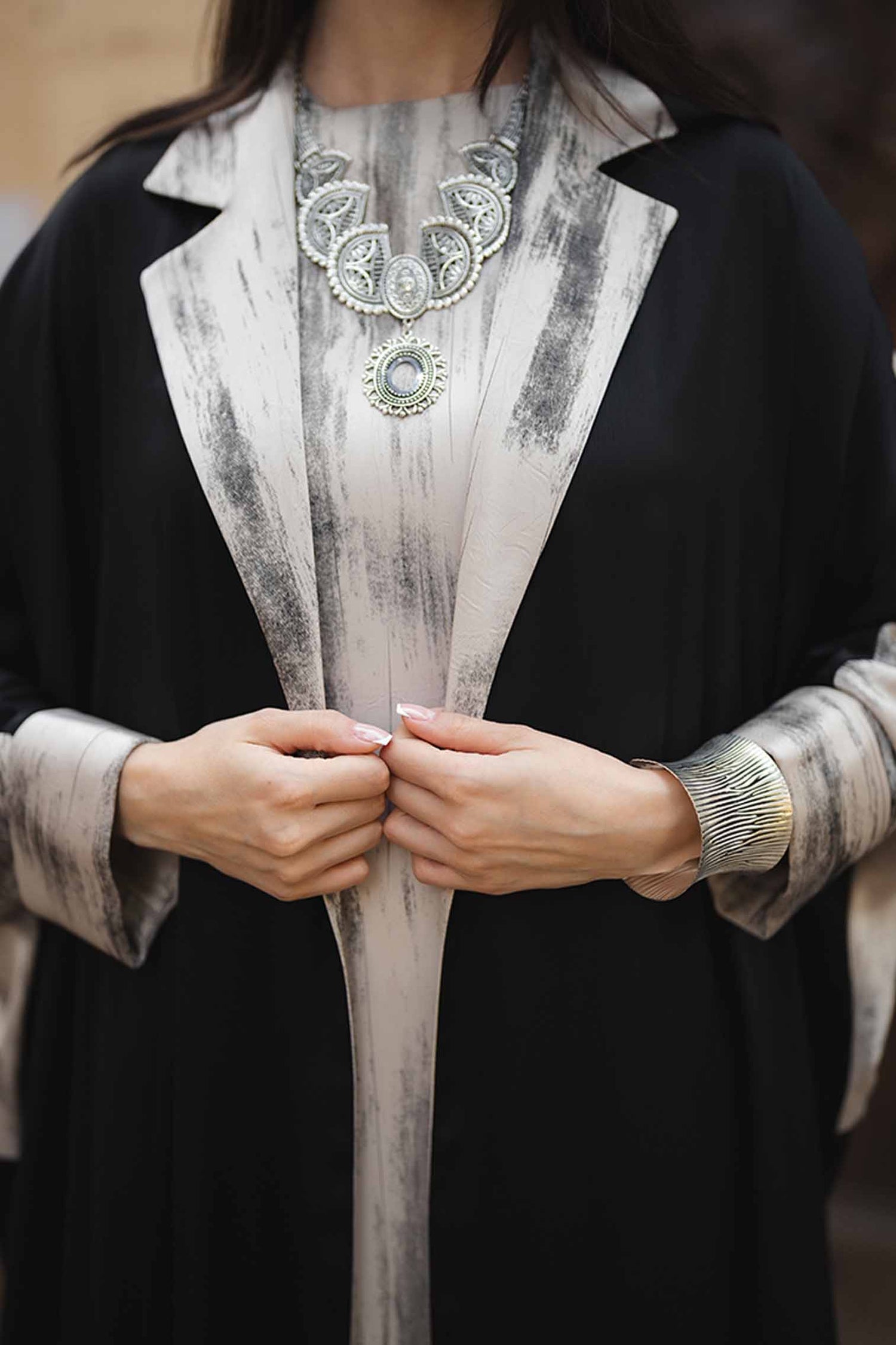 OPEN SILK ABAYA BLACK AND GRAY