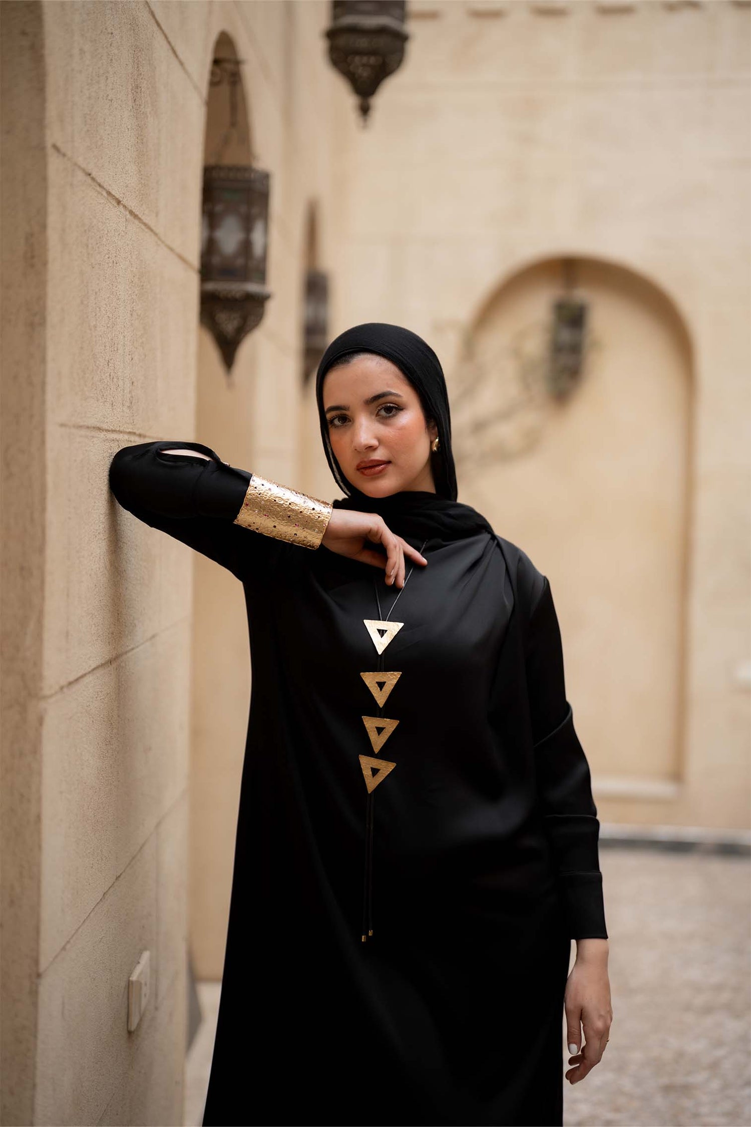 CLOSED SILK ABAYA