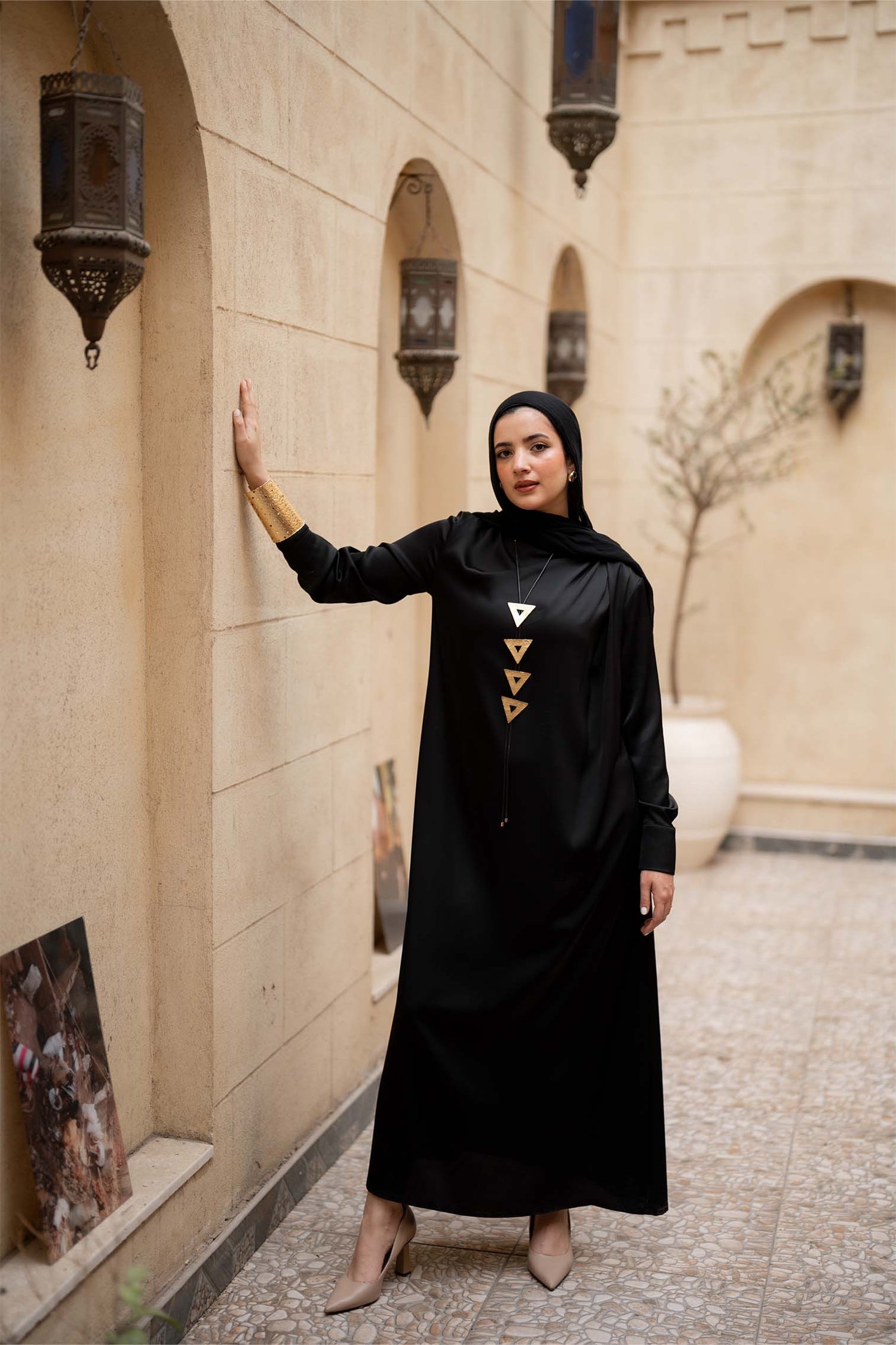 CLOSED SILK ABAYA