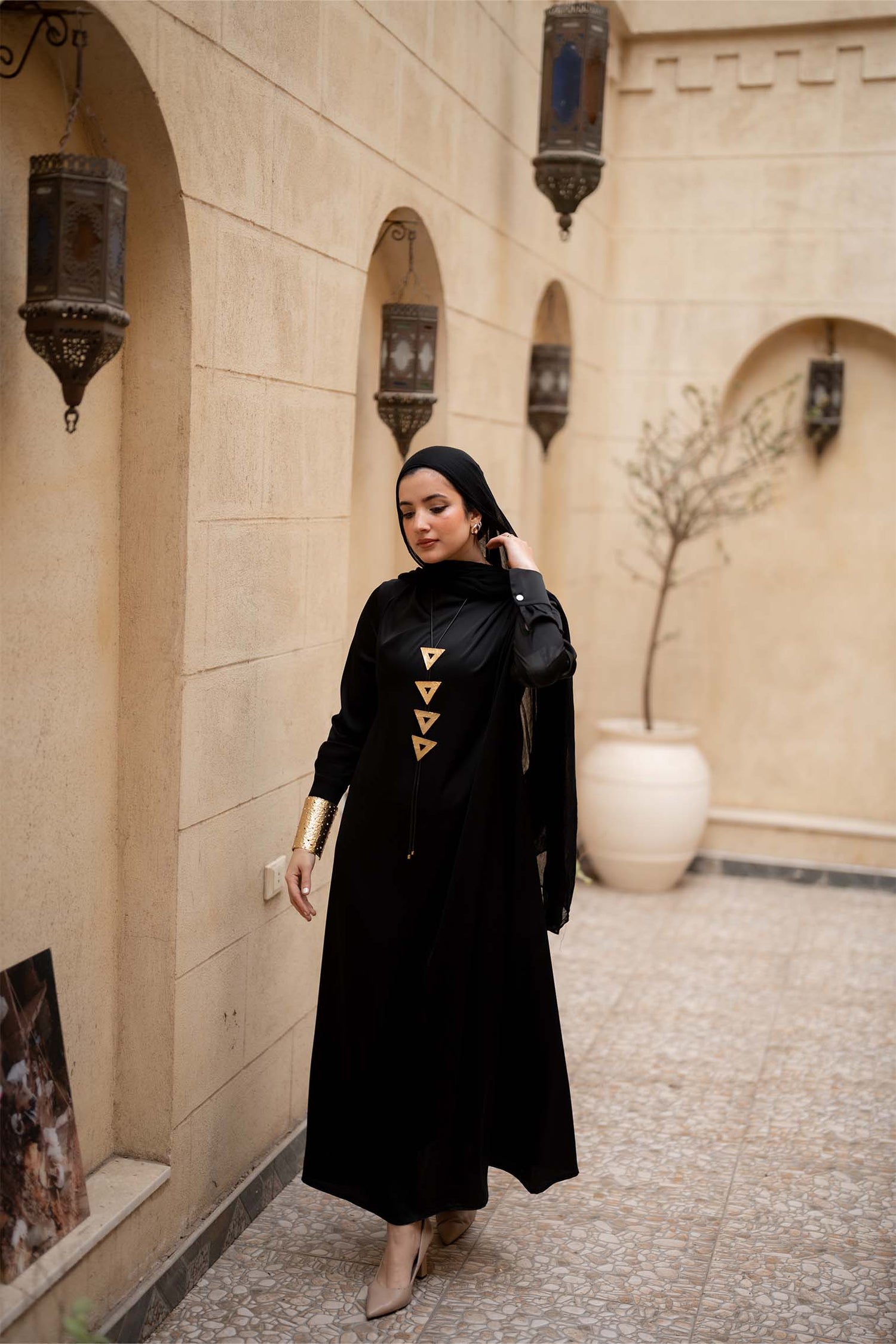 CLOSED SILK ABAYA