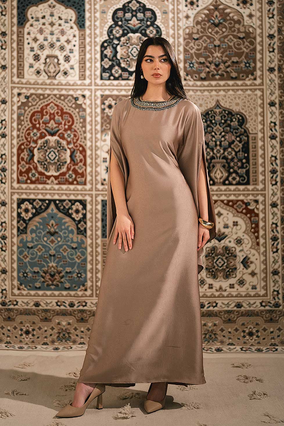 عباية مزينة بالترتر