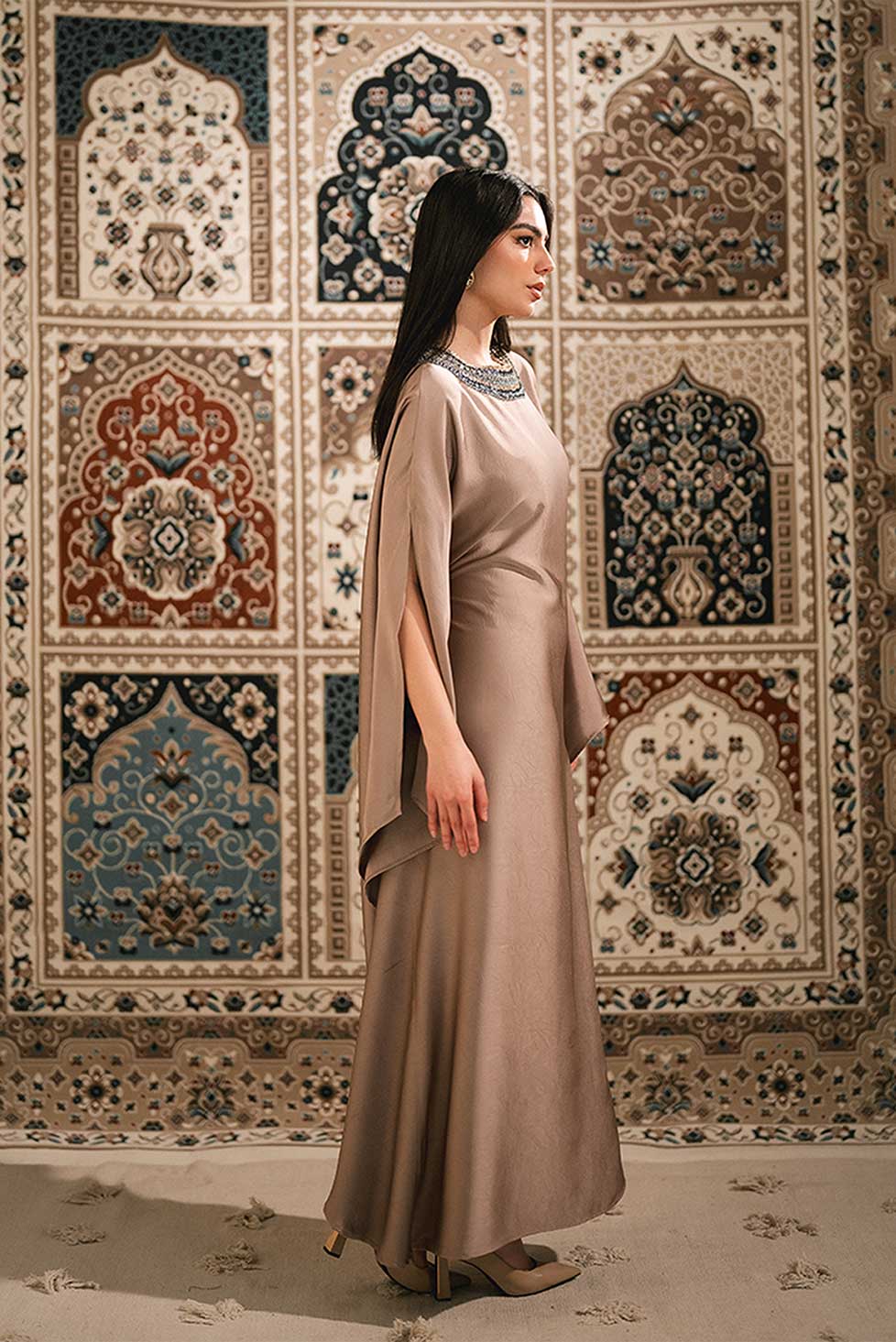 عباية مزينة بالترتر