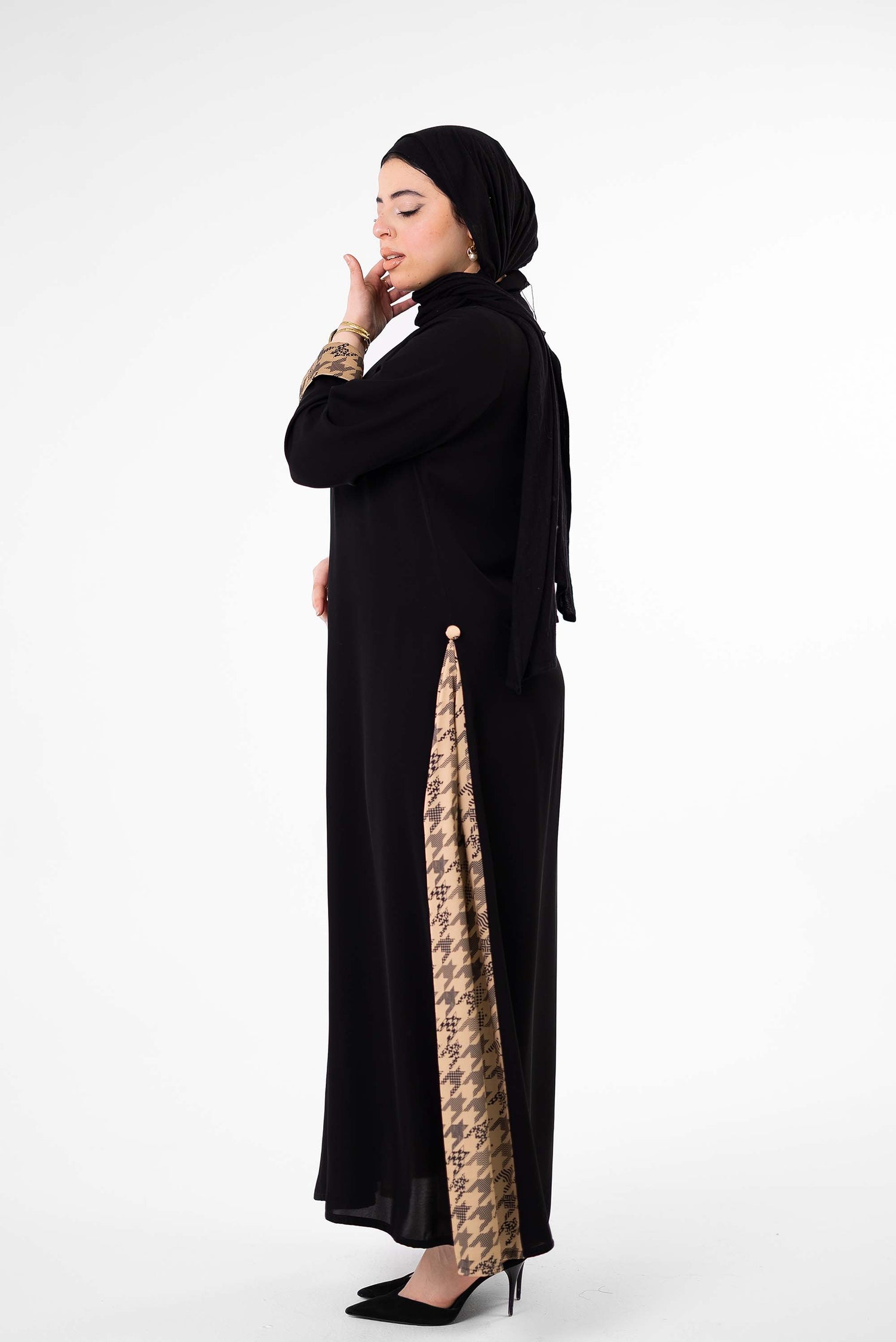 CLOSED SILK ABAYA