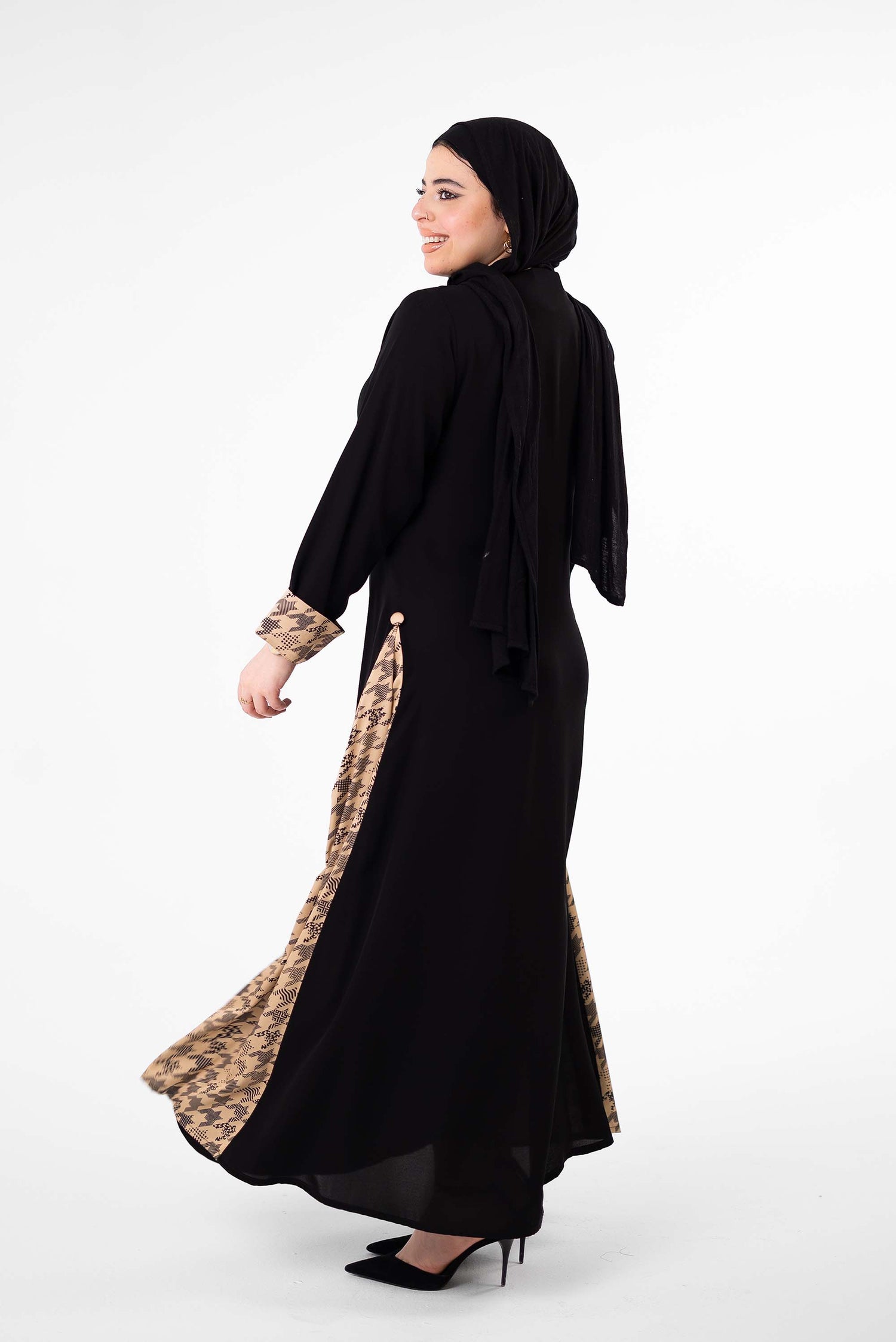 CLOSED SILK ABAYA