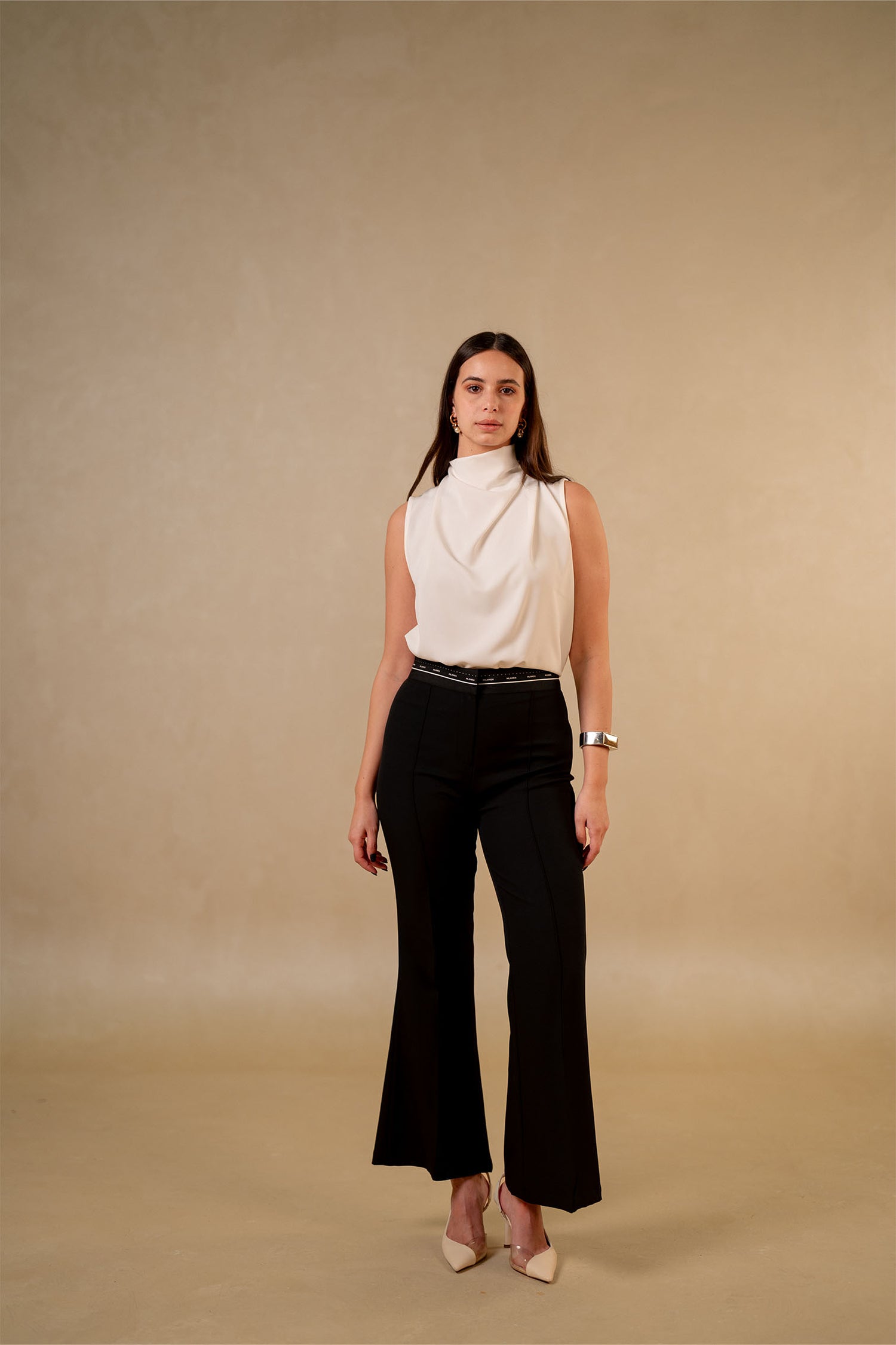 SLEEVELESS BLOUSE